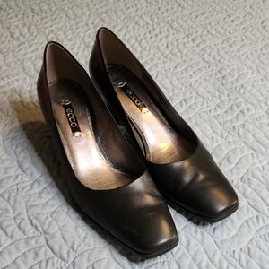 Ecco 7.5 Black Low Block Heel